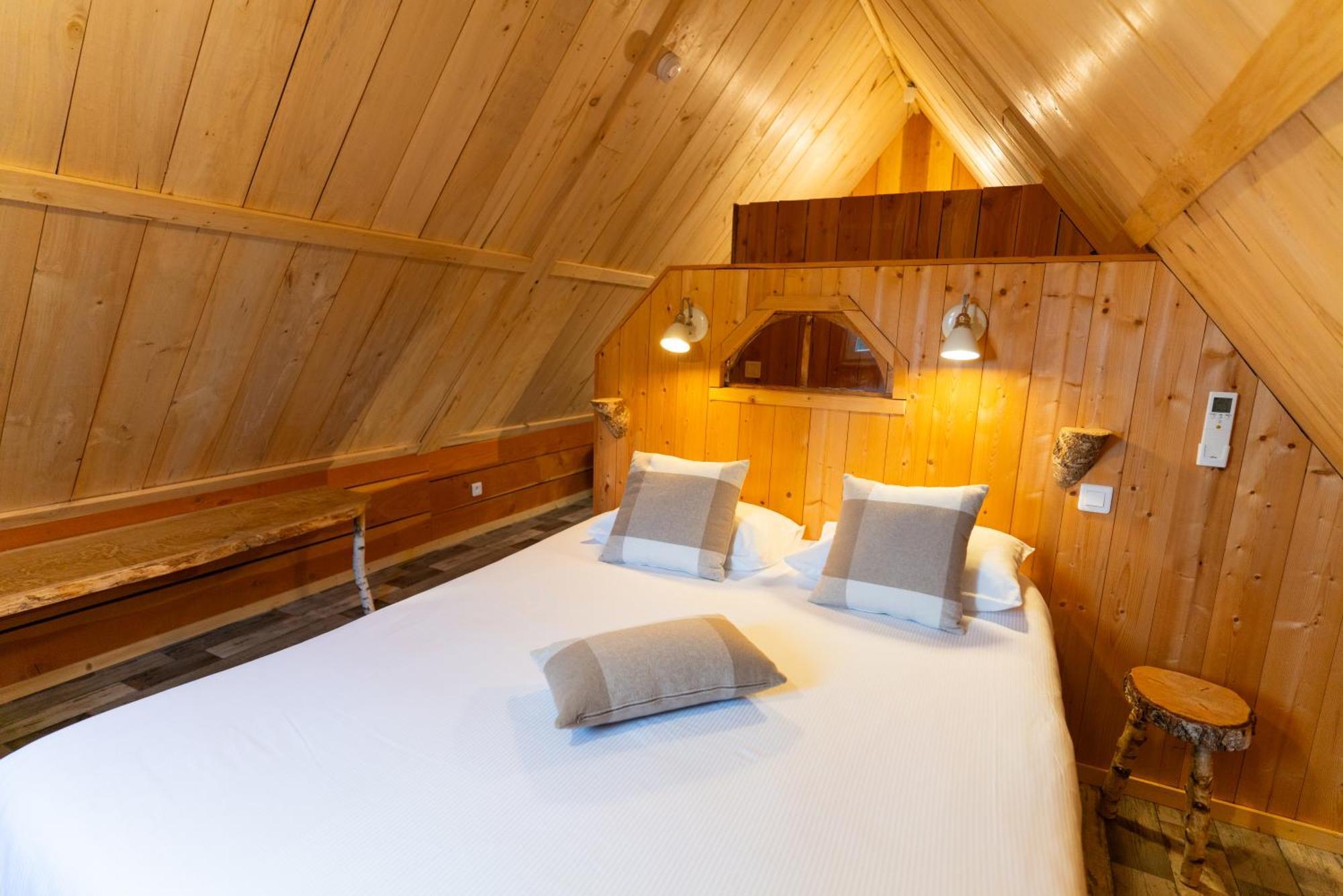 Les Volca'Lodges De Tournebise Saint-Pierre-le-Chastel Экстерьер фото